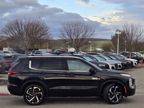 Used 2024 Mitsubishi Outlander SEL Black Edition image 3