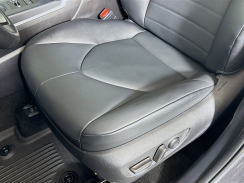 Certified 2025 Toyota Highlander image 20