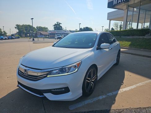 Used 2017 Honda Accord Sport image 8