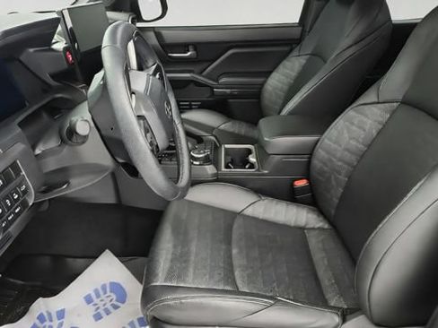 Used 2024 Toyota Tacoma TRD Sport w/ TRD Sport Premium Package AWD/4WD image 10