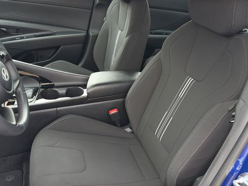 Certified 2025 Hyundai Elantra SEL FWD image 18
