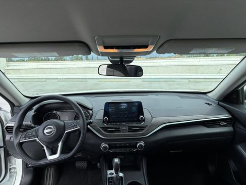 Used 2025 Nissan Altima 2.5 SV FWD image 33