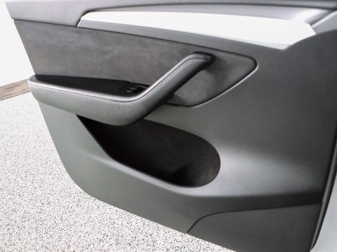 Used 2023 Tesla Model Y Long Range image 19