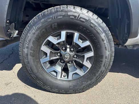 Used 2019 Toyota Tacoma TRD Off-Road w/ Technology Package AWD/4WD image 9