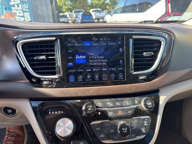 Used 2017 Chrysler Pacifica Touring-L Plus w/ Advanced Safetytec Group FWD image 11