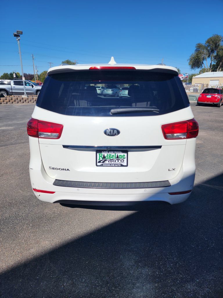 Used 2016 Kia Sedona LX w/ Option Group 020 FWD image 5