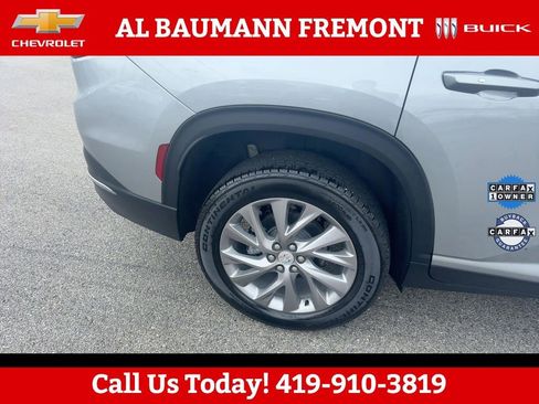 Used 2025 Buick Enclave Preferred AWD/4WD image 29