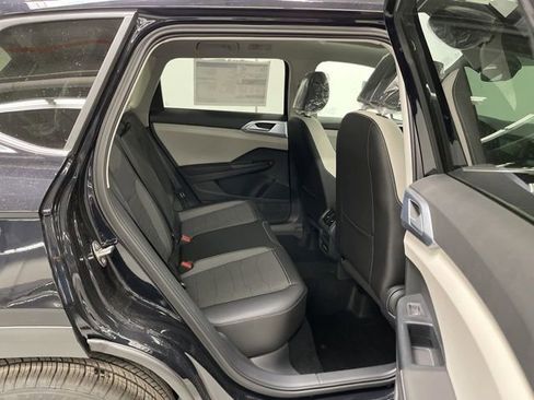 New 2026 Volkswagen Taos SE image 12