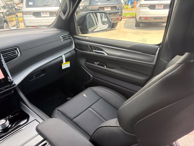 New 2026 Jeep Grand Wagoneer L 4WD w/ Premium Group I image 37
