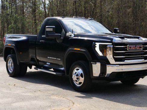 Used 2024 GMC Sierra 3500 SLE w/ SLE Convenience Package image 4