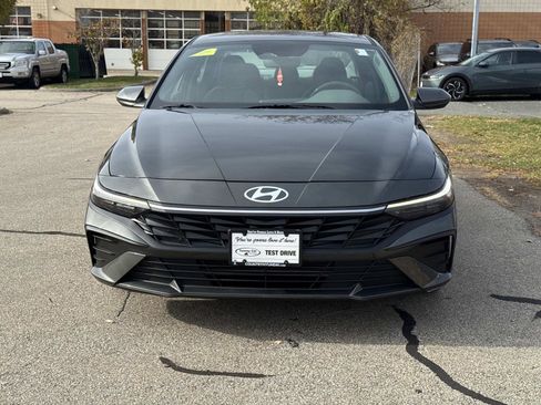 Certified 2024 Hyundai Elantra SEL image 2