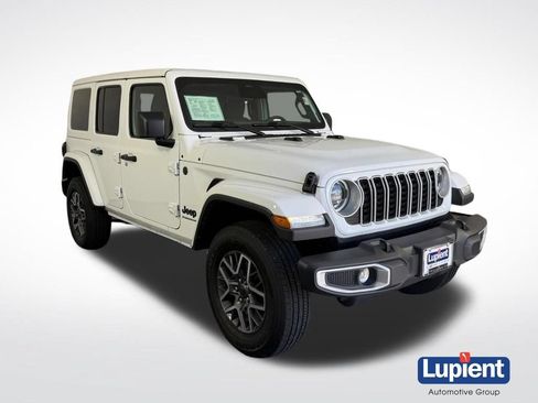 Used 2025 Jeep Wrangler Unlimited Sahara AWD/4WD image 1