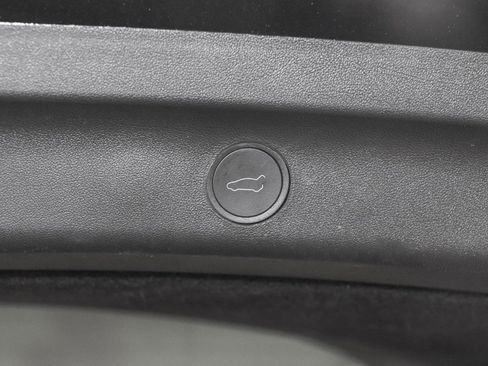 Used 2024 Tesla Model Y Long Range image 41