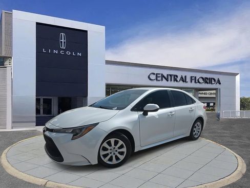 Used 2022 Toyota Corolla LE image 25