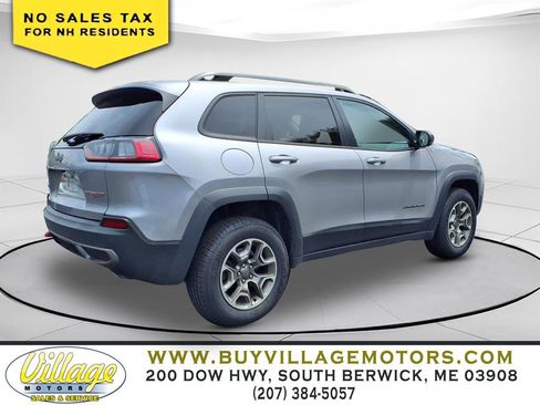Used 2021 Jeep Cherokee Trailhawk image 4