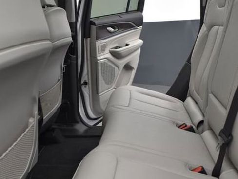 Used 2023 Jeep Grand Cherokee Overland w/ Luxury Tech Group IV image 8