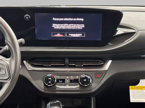 Used 2024 Buick Envista Preferred image 19