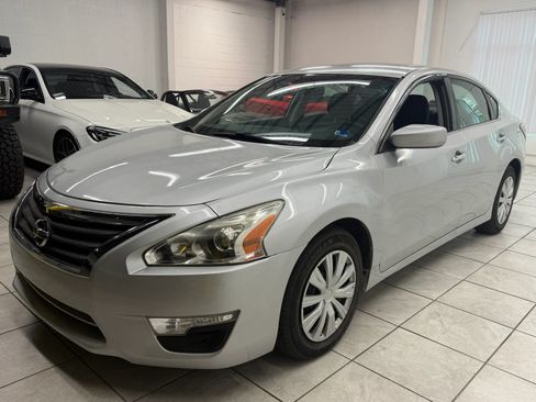 Used 2015 Nissan Altima 2.5 S w/ Power Driver Seat Package FWD image 2