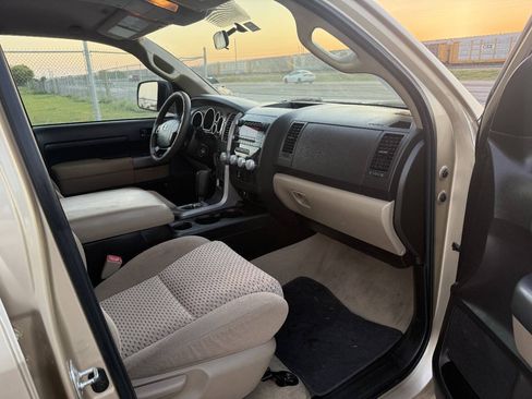 Used 2010 Toyota Tundra 4x4 Double Cab image 10