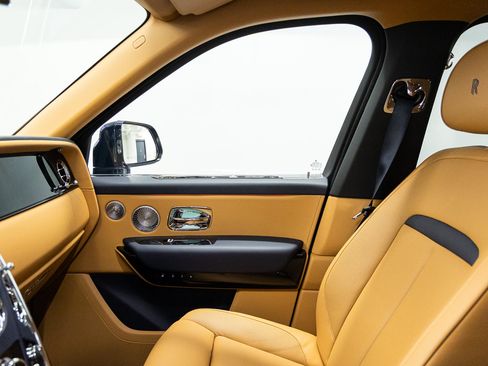 Certified 2025 Rolls-Royce Cullinan AWD/4WD image 47