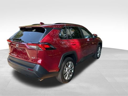 Used 2022 Toyota RAV4 XLE Premium FWD image 5