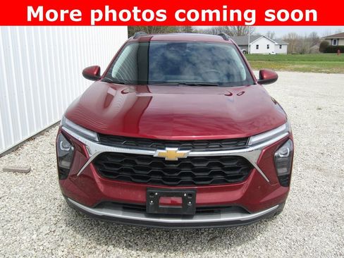 Used 2025 Chevrolet Trax LT w/ LT Convenience Package image 8