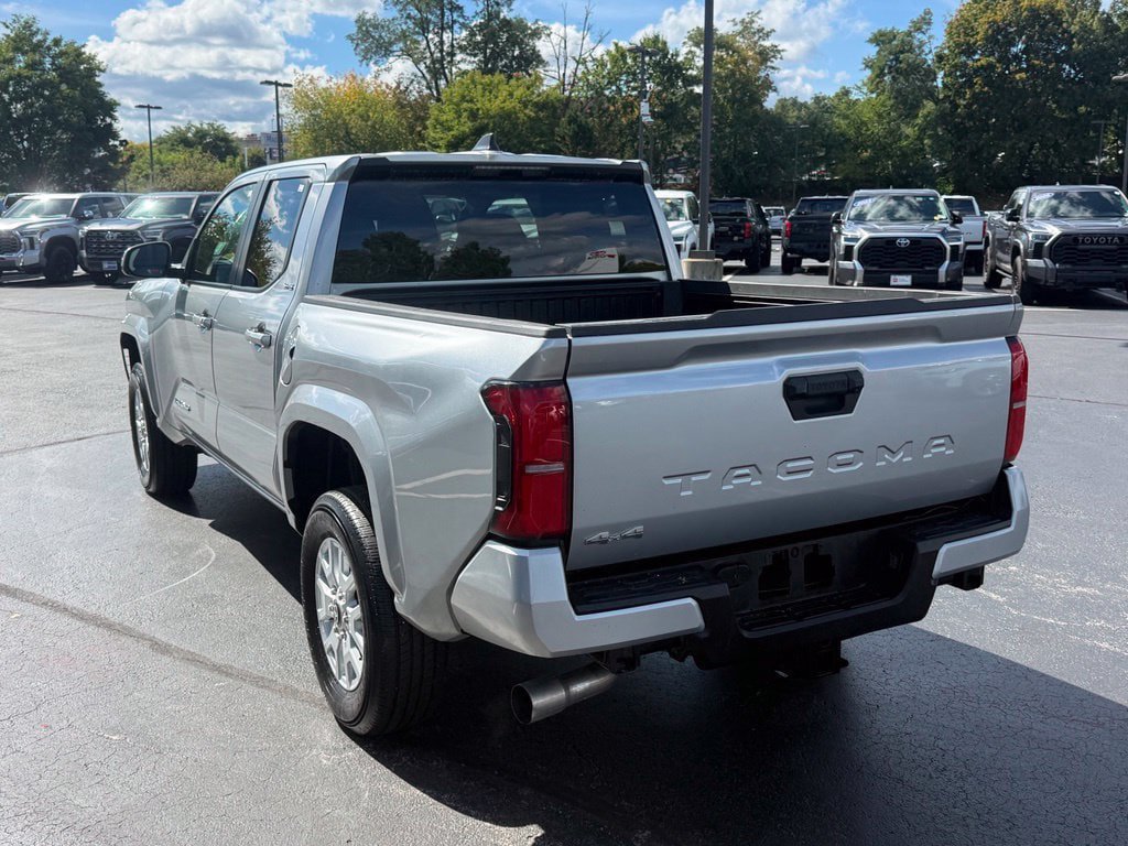 Certified 2025 Toyota Tacoma SR5 AWD/4WD image 5