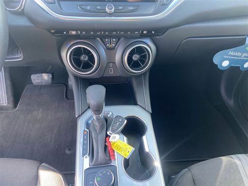 Used 2025 Chevrolet Blazer LT image 18