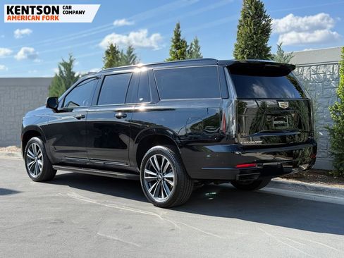 Used 2025 Cadillac Escalade ESV Sport AWD/4WD image 5