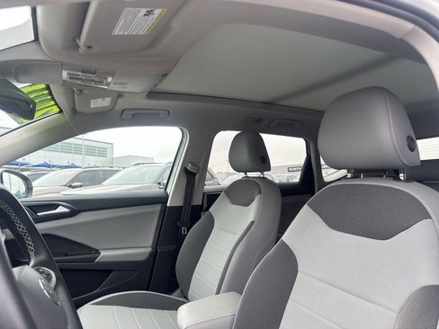 Used 2022 Volkswagen Taos SE image 24