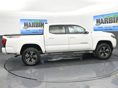 Used 2019 Toyota Tacoma TRD Sport AWD/4WD image 6