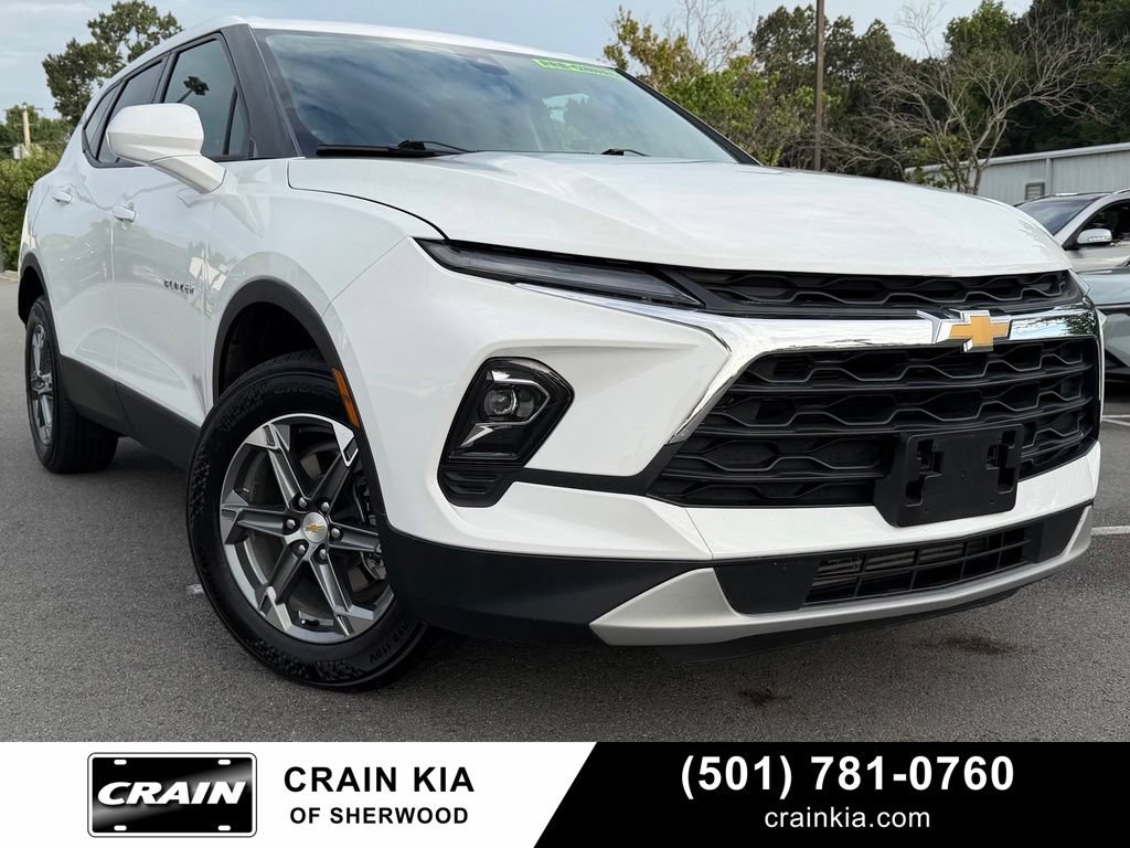 Used 2025 Chevrolet Blazer LT FWD image 1