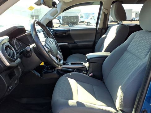 Used 2018 Toyota Tacoma SR image 24