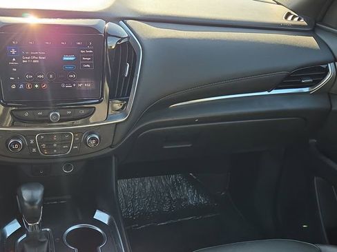 Used 2022 Chevrolet Traverse LT image 20