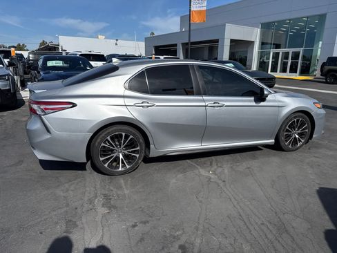 Used 2020 Toyota Camry SE FWD image 15