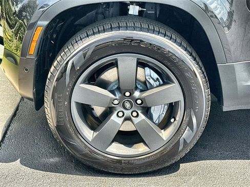 Used 2025 Land Rover Defender 110 S image 10