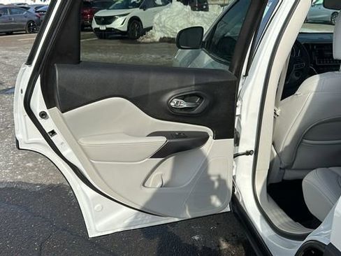 Used 2021 Jeep Cherokee Limited image 21