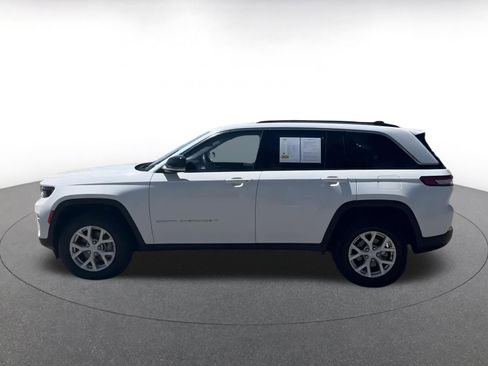 Used 2024 Jeep Grand Cherokee Limited image 9