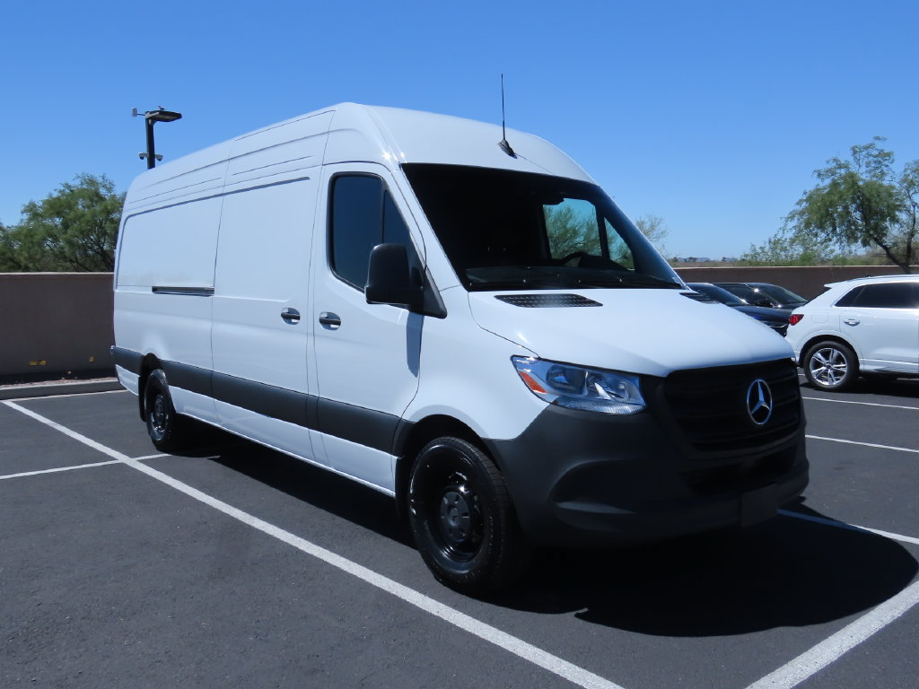 Used 2024 Mercedes-Benz Sprinter 2500 image 3