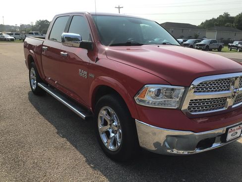 Used 2017 RAM 1500 Laramie w/ Convenience Group AWD/4WD image 9