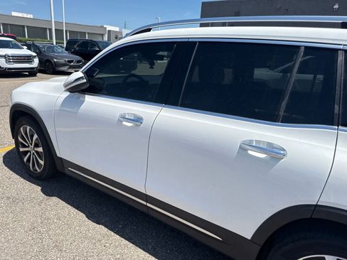 Used 2022 Mercedes-Benz GLB 250 4MATIC image 17