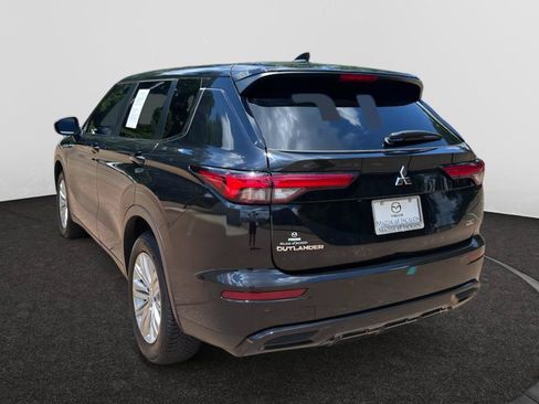 Used 2024 Mitsubishi Outlander ES FWD image 3