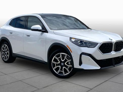 Used 2025 BMW X2 xDrive28i AWD/4WD image 2