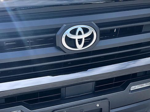 Used 2025 Toyota Tacoma SR5 AWD/4WD image 29