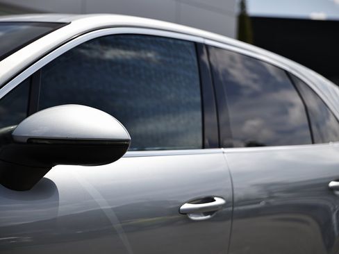 Used 2022 Porsche Cayenne Platinum Edition image 13