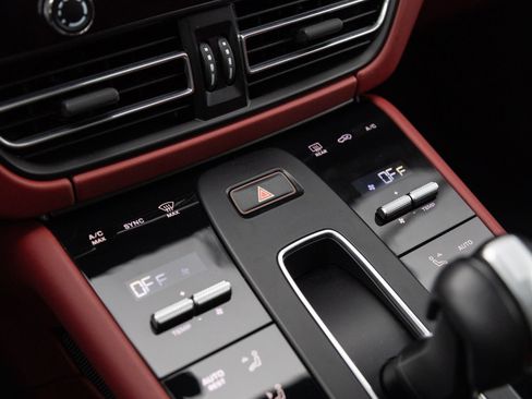Certified 2023 Porsche Macan S AWD/4WD image 25