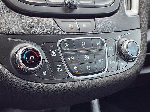 Used 2025 Chevrolet Malibu LT FWD image 12
