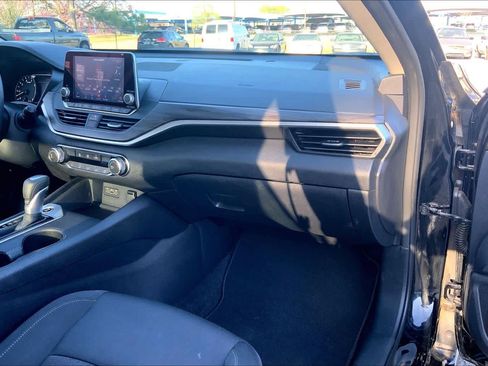 Used 2025 Nissan Altima 2.5 SV image 19