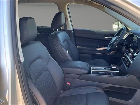 New 2025 Nissan Pathfinder Platinum w/ Black Appearance Package image 11