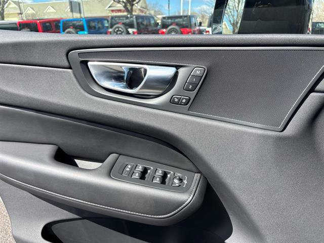 Used 2025 Volvo XC60 B5 Plus AWD/4WD image 16